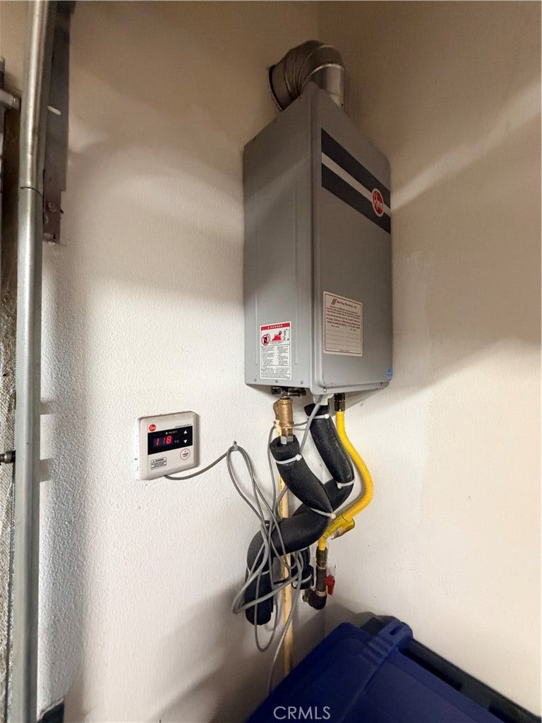 1438 Georgia, Tustin, CA 92782 Tankless Water Heater