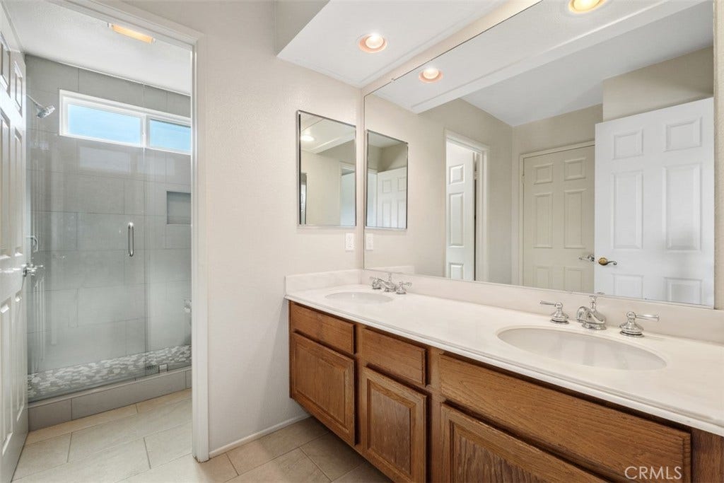 2850 Calle Esteban, San Clemente, CA 92673 Jack and Jill bathroom