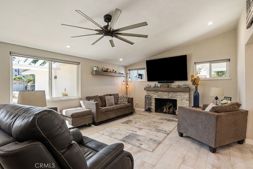 200 Wake Forest, Costa Mesa, CA 92626