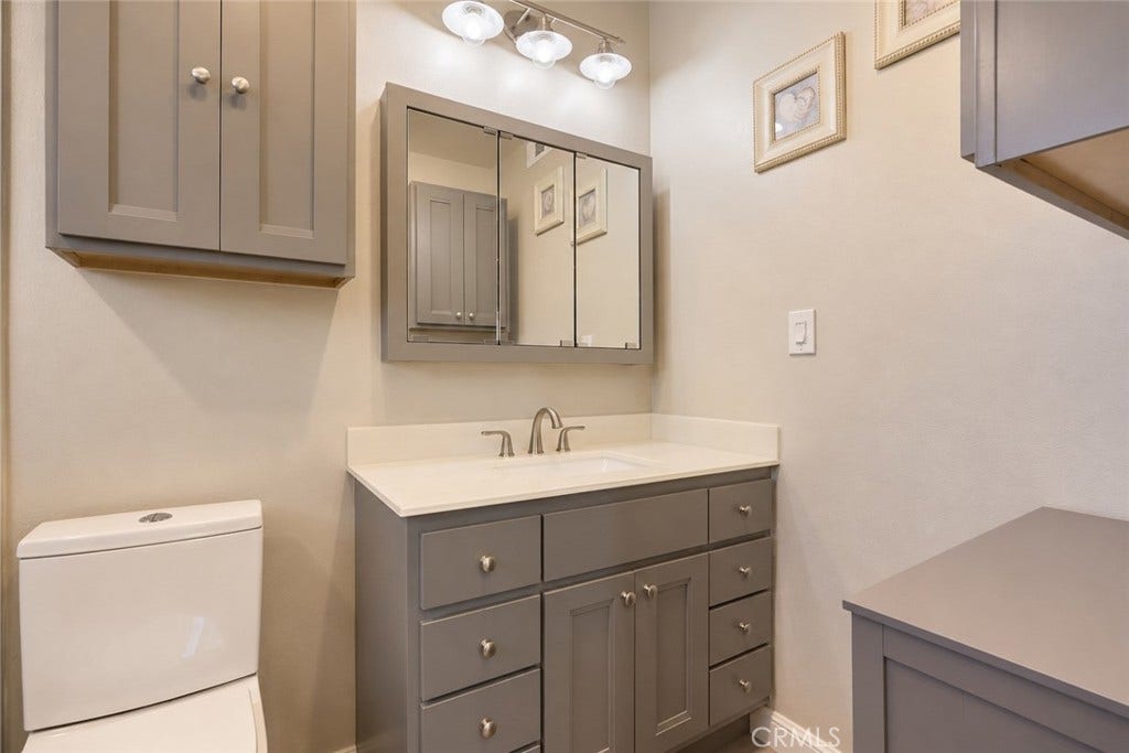 200 Wake Forest, Costa Mesa, CA 92626