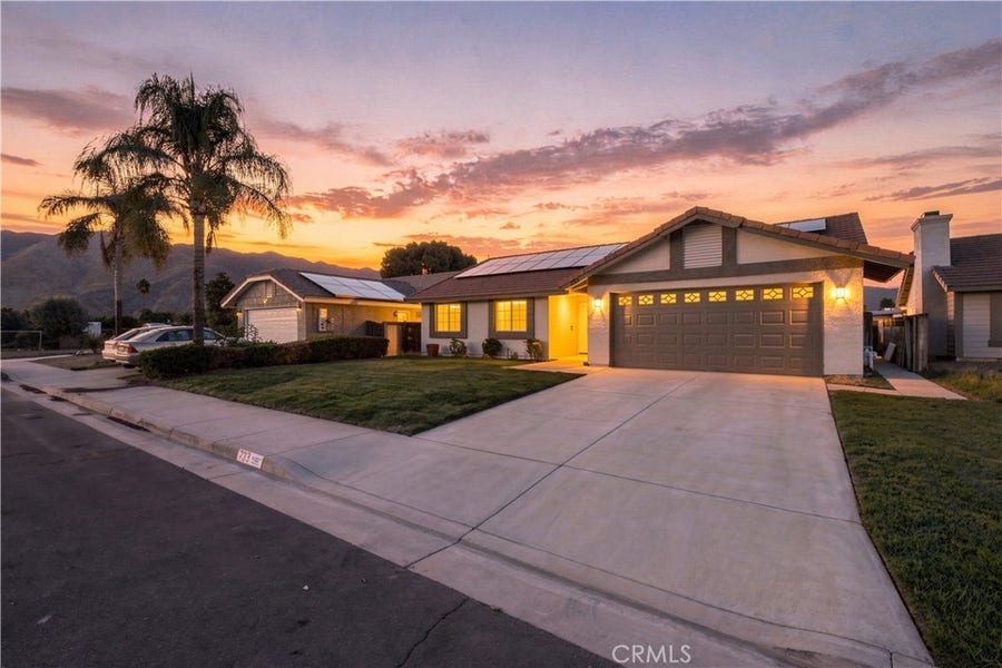 Property photo for 233 Castle Court, San Jacinto, CA