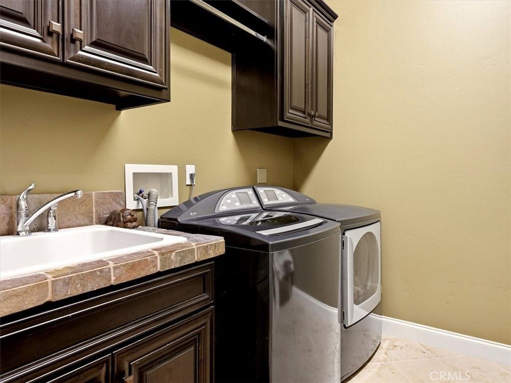 918 Jordan Court, Nipomo, CA 93444 Laundry Room includes Washer / Dryer