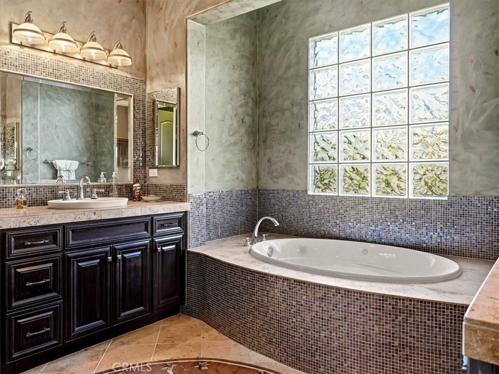 918 Jordan Court, Nipomo, CA 93444 Master Bath