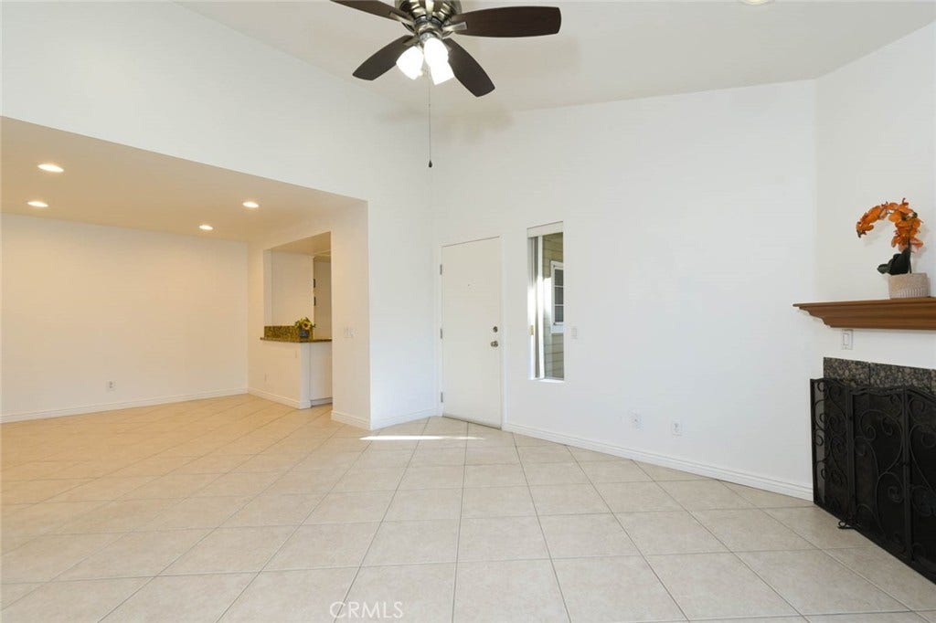23472 Cambridge Road, #297, Yorba Linda, CA 92887 The kitchen is adjacent to the dining room.