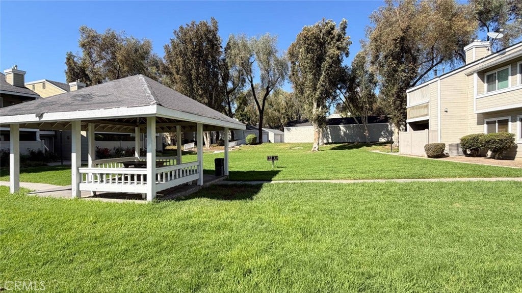 23472 Cambridge Road, #297, Yorba Linda, CA 92887 The covered picnic place with ourdoor BBQ.