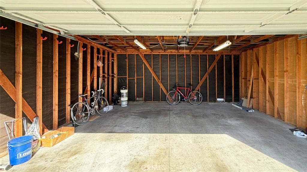 23472 Cambridge Road, #297, Yorba Linda, CA 92887 Two car detached garage.