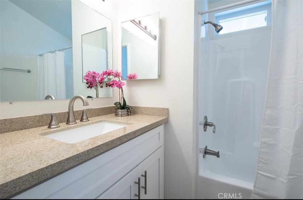 Bath #1-With tub and shower