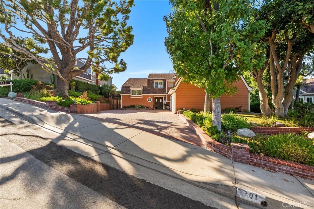 701 S Londerry Lane, Anaheim, CA 92807 701 S Londerry Lane, Anaheim, CA 92807
