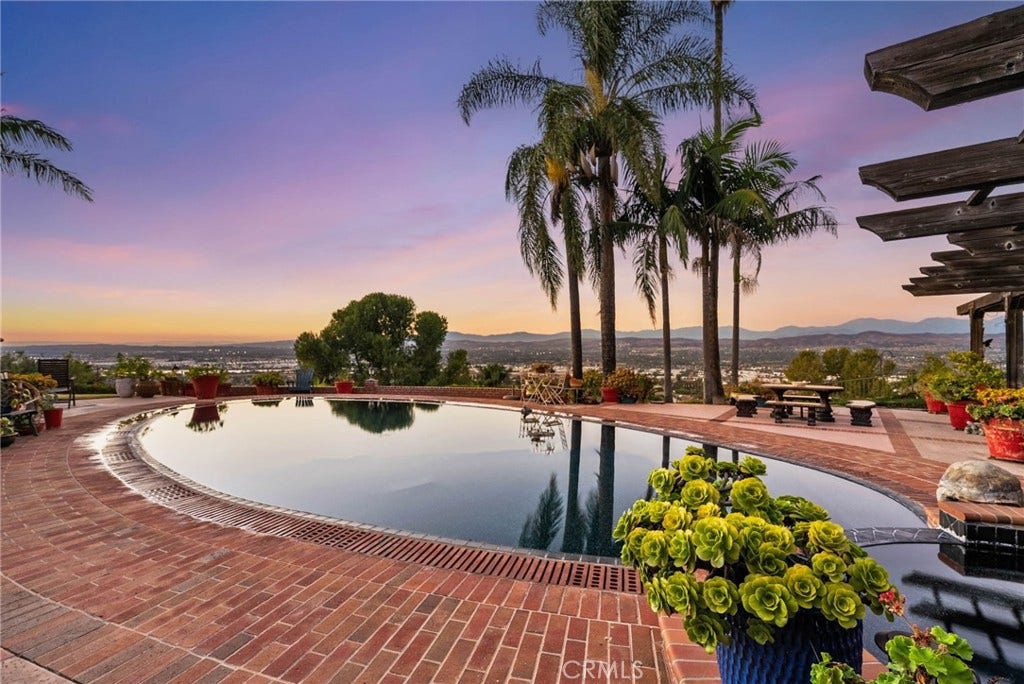 701 S Londerry Lane, Anaheim, CA 92807 701 S Londerry Lane, Anaheim, CA 92807