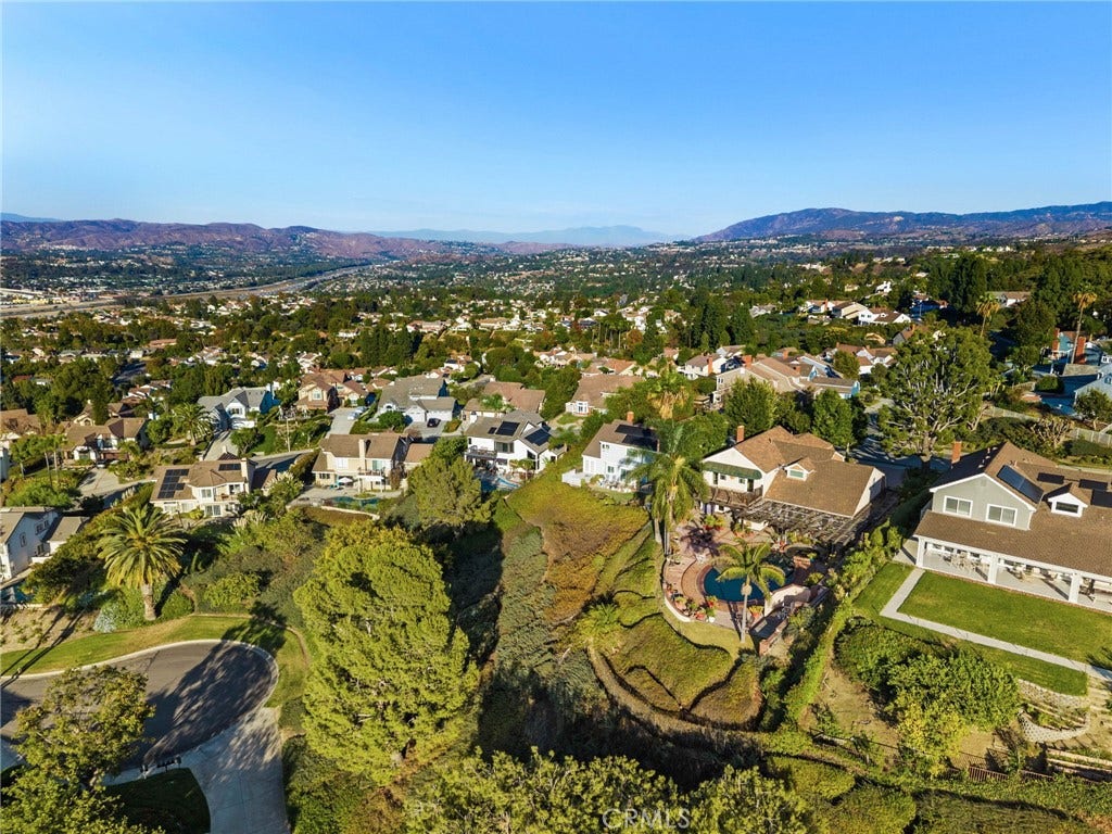701 S Londerry Lane, Anaheim, CA 92807 701 S Londerry Lane, Anaheim, CA 92807