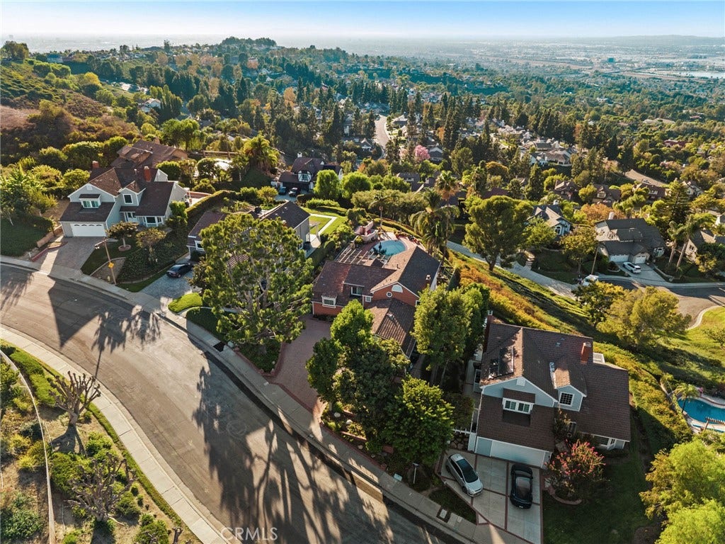 701 S Londerry Lane, Anaheim, CA 92807 701 S Londerry Lane, Anaheim, CA 92807