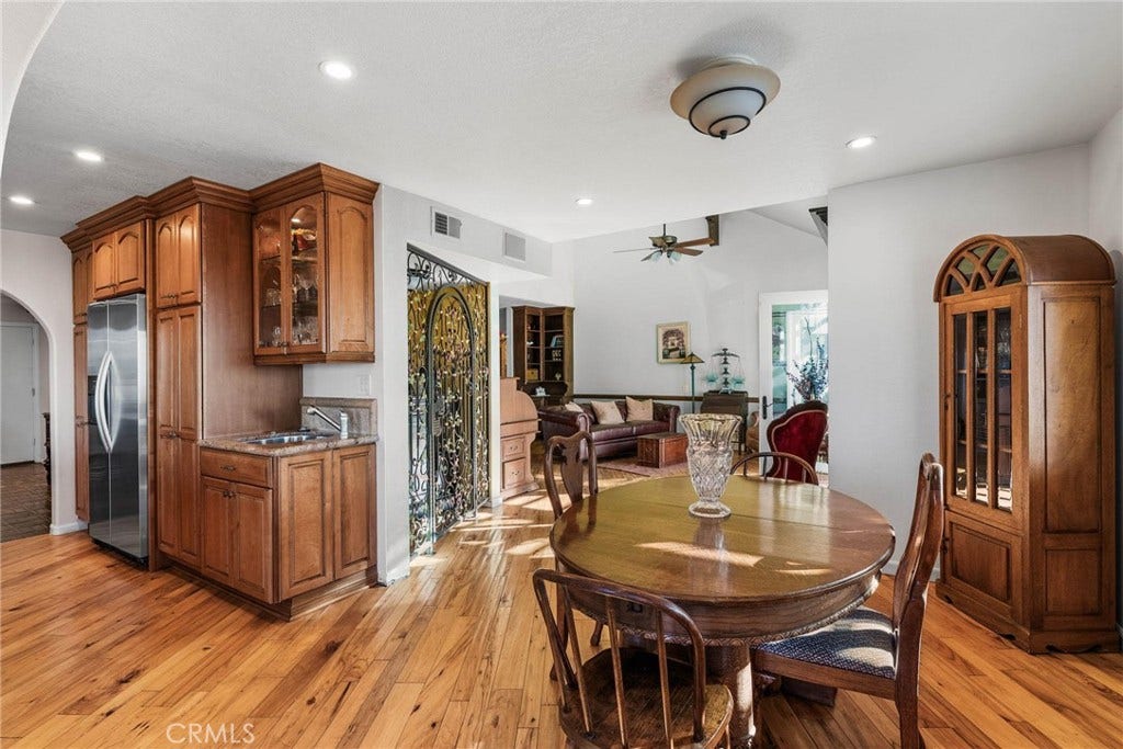 701 S Londerry Lane, Anaheim, CA 92807 701 S Londerry Lane, Anaheim, CA 92807