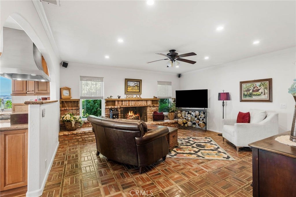 701 S Londerry Lane, Anaheim, CA 92807 701 S Londerry Lane, Anaheim, CA 92807