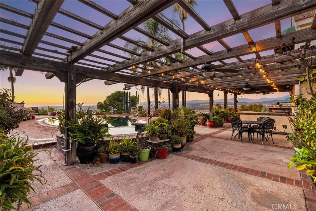 701 S Londerry Lane, Anaheim, CA 92807 701 S Londerry Lane, Anaheim, CA 92807