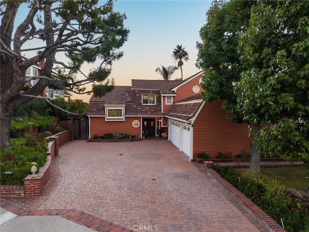 701 S Londerry Lane, Anaheim, CA 92807 701 S Londerry Lane, Anaheim, CA 92807