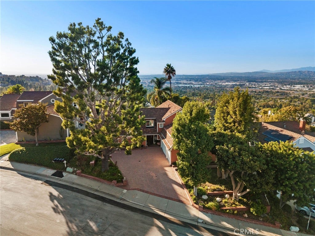 701 S Londerry Lane, Anaheim, CA 92807 701 S Londerry Lane, Anaheim, CA 92807