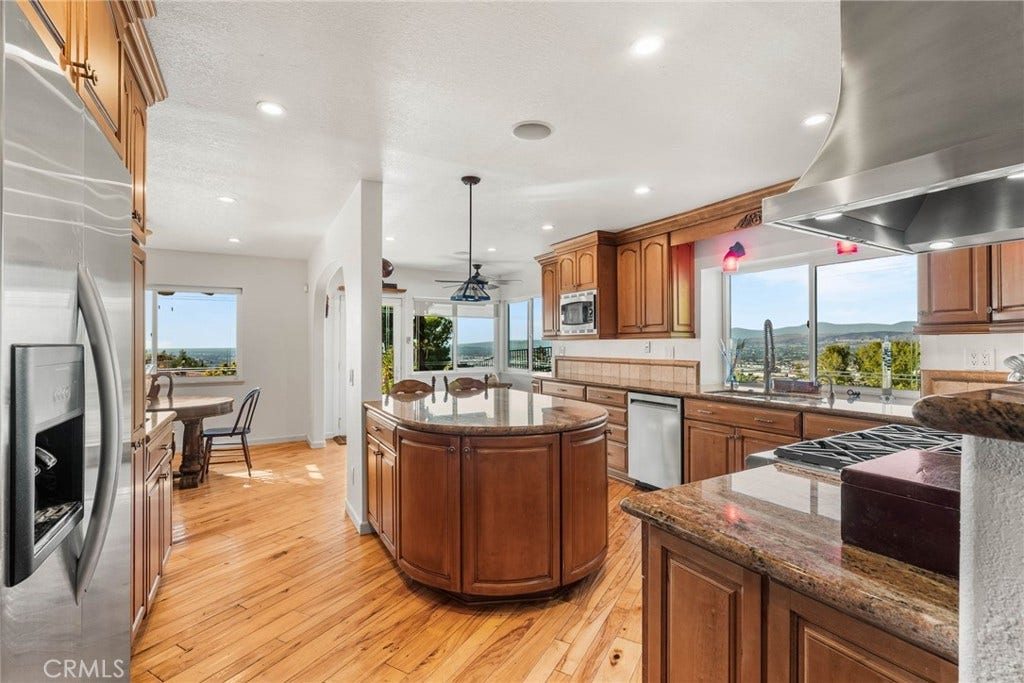 701 S Londerry Lane, Anaheim, CA 92807 701 S Londerry Lane, Anaheim, CA 92807