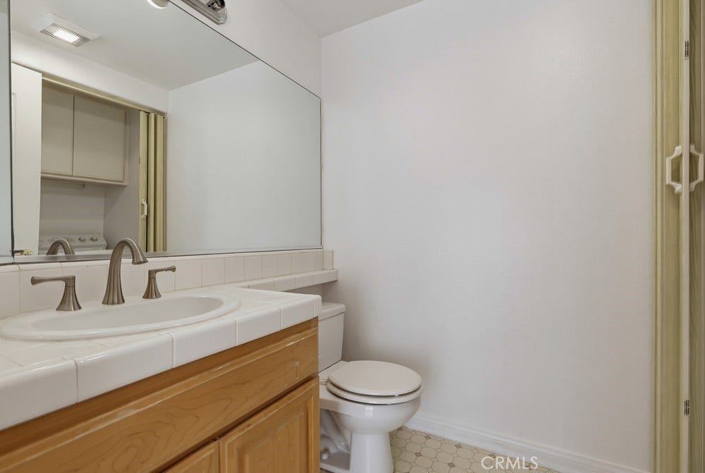 1516 Cravens, #13, Torrance, CA 90501 1/2 bath