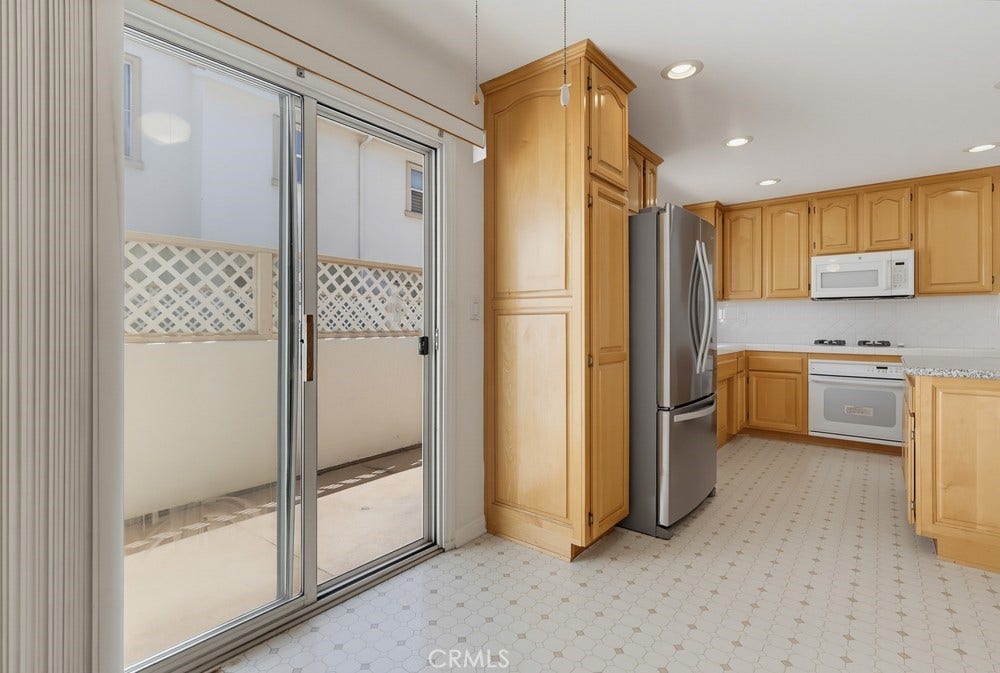 1516 Cravens, #13, Torrance, CA 90501 patio access
