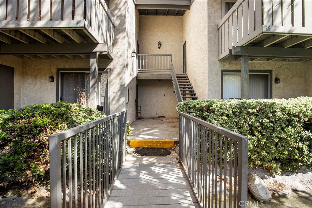 960 East Bonita Ave #14, Pomona, CA 91767 960 East Bonita Ave #14, Pomona, CA 91767