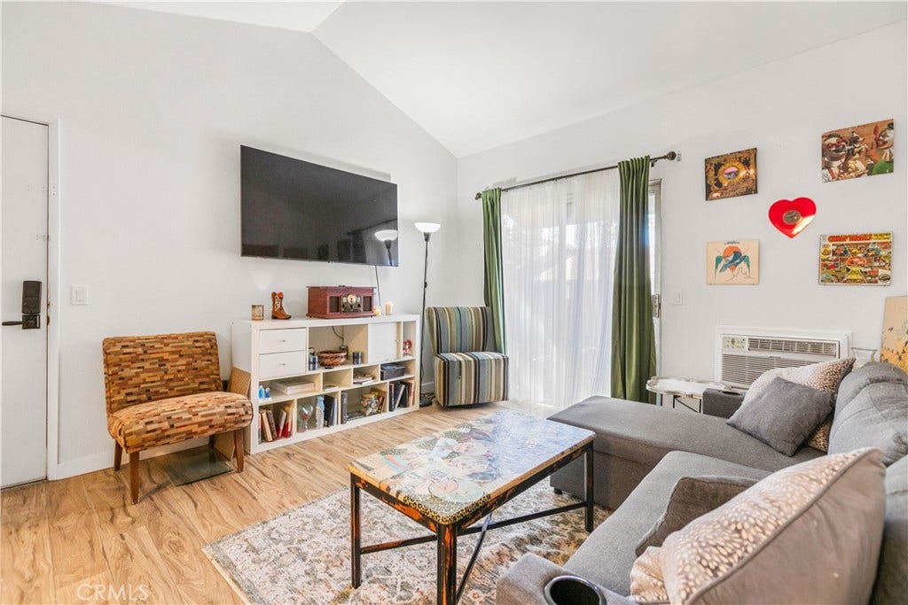 960 East Bonita Ave #14, Pomona, CA 91767 960 East Bonita Ave #14, Pomona, CA 91767