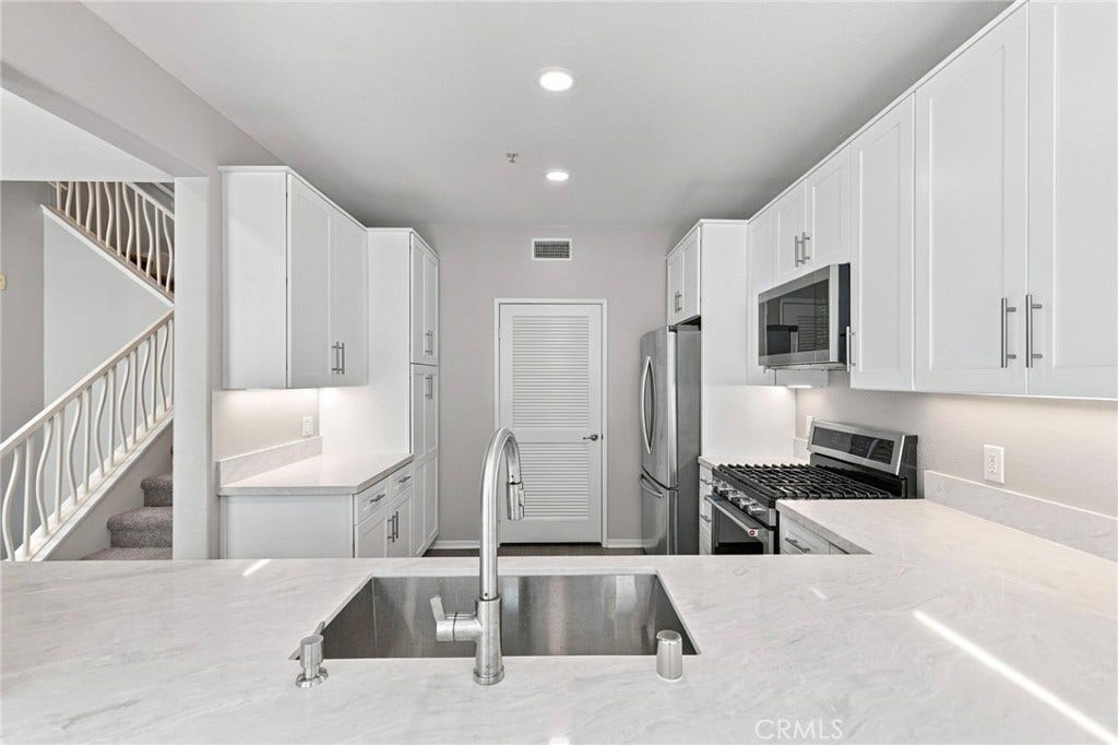 3373 Watermarke, Irvine, CA 92612 3373 Watermarke, Irvine, CA 92612