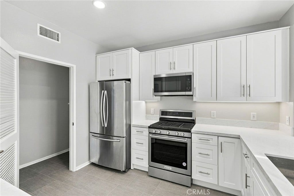 3373 Watermarke, Irvine, CA 92612 3373 Watermarke, Irvine, CA 92612