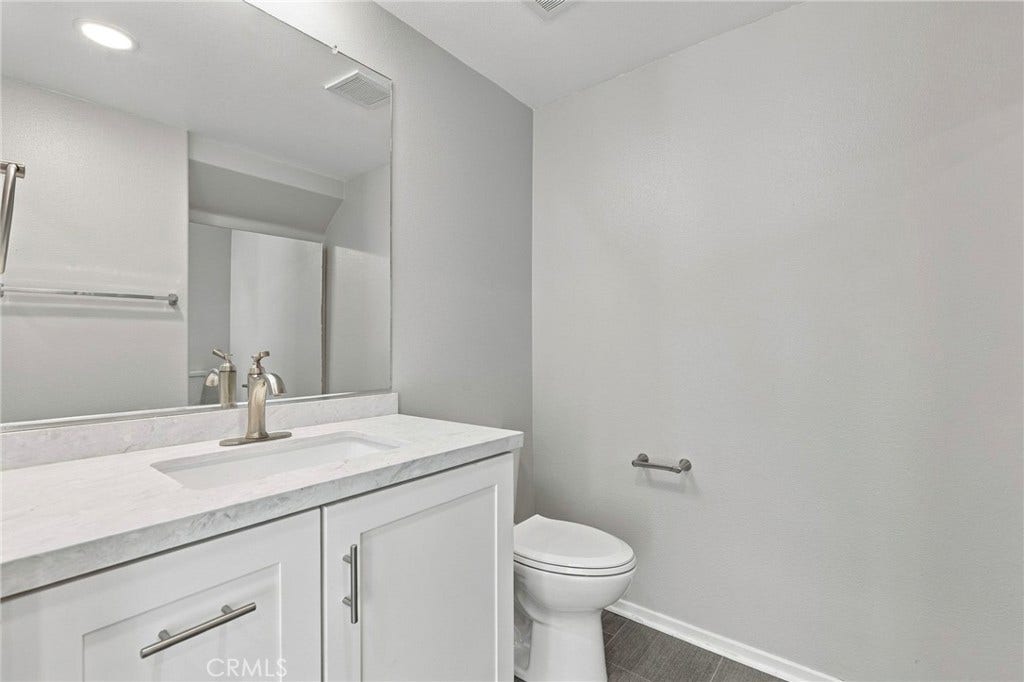3373 Watermarke, Irvine, CA 92612 3373 Watermarke, Irvine, CA 92612