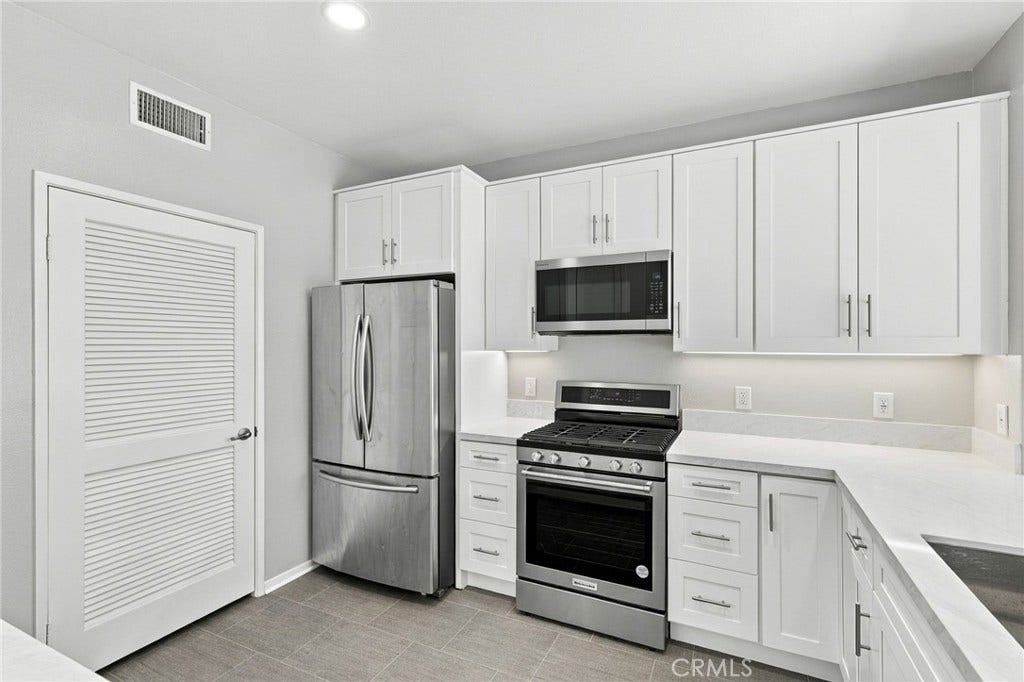 3373 Watermarke, Irvine, CA 92612 3373 Watermarke, Irvine, CA 92612