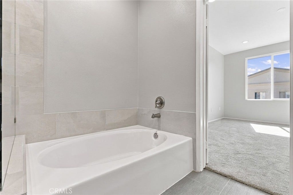 3373 Watermarke, Irvine, CA 92612 3373 Watermarke, Irvine, CA 92612