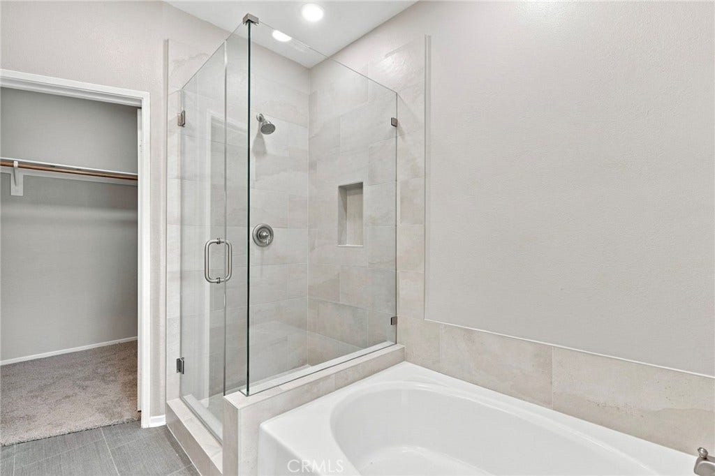 3373 Watermarke, Irvine, CA 92612 3373 Watermarke, Irvine, CA 92612