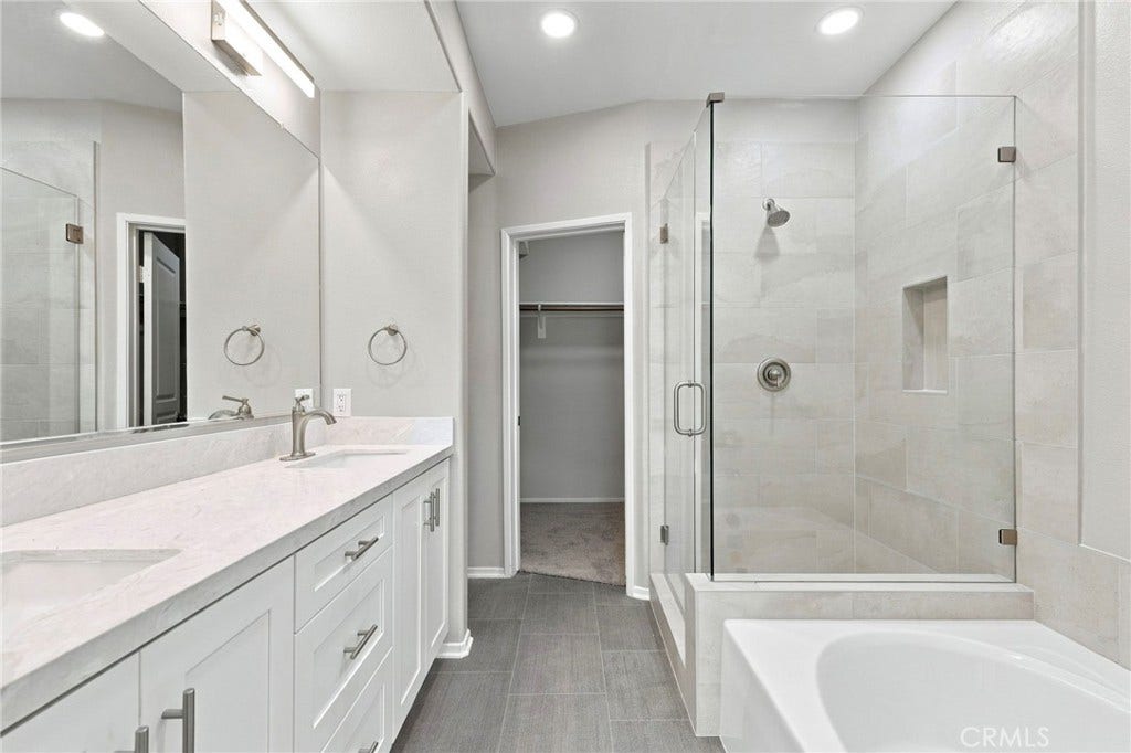 3373 Watermarke, Irvine, CA 92612 3373 Watermarke, Irvine, CA 92612