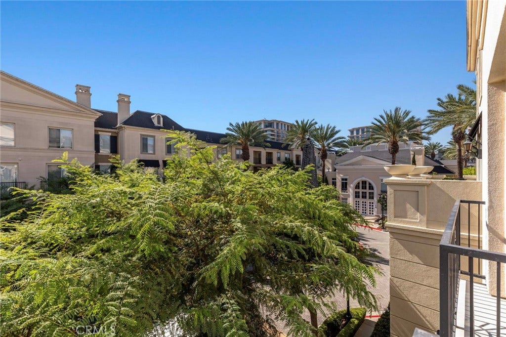 3373 Watermarke, Irvine, CA 92612 3373 Watermarke, Irvine, CA 92612