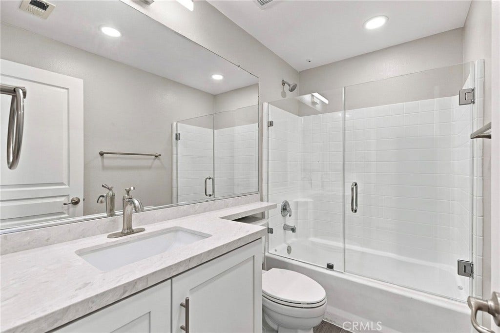 3373 Watermarke, Irvine, CA 92612 3373 Watermarke, Irvine, CA 92612
