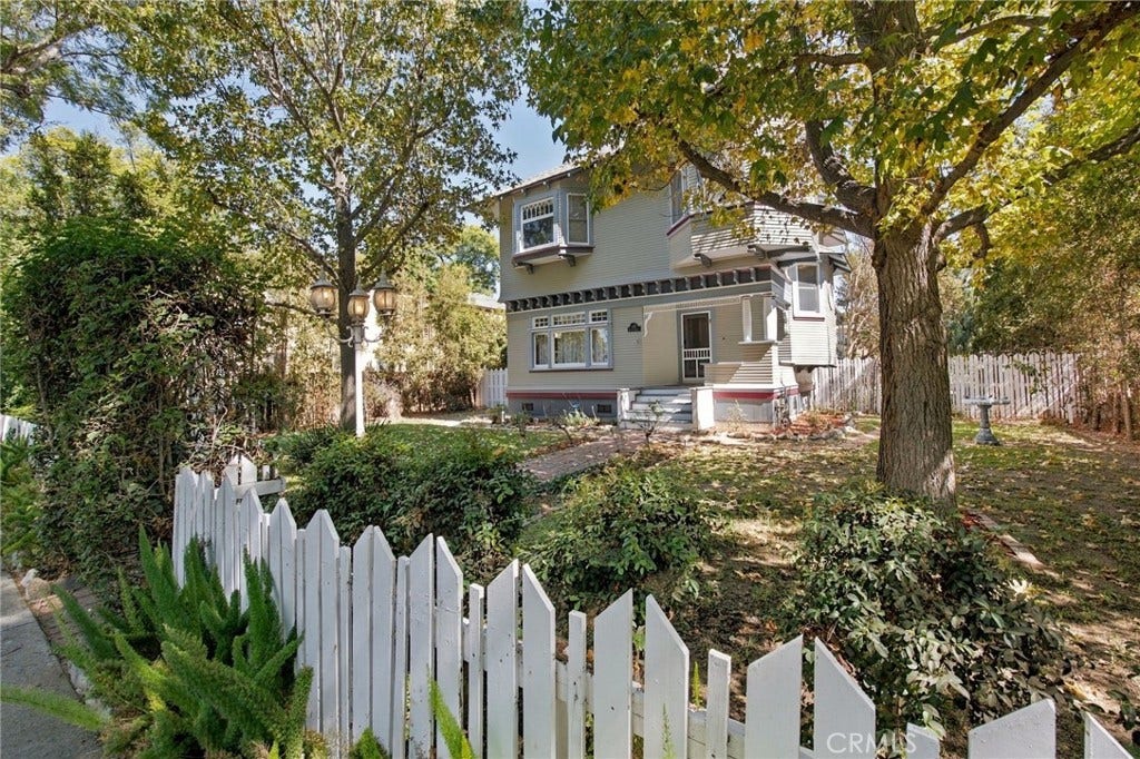 825 N Lacy, Santa Ana, CA 92701 825 N Lacy, Santa Ana, CA 92701