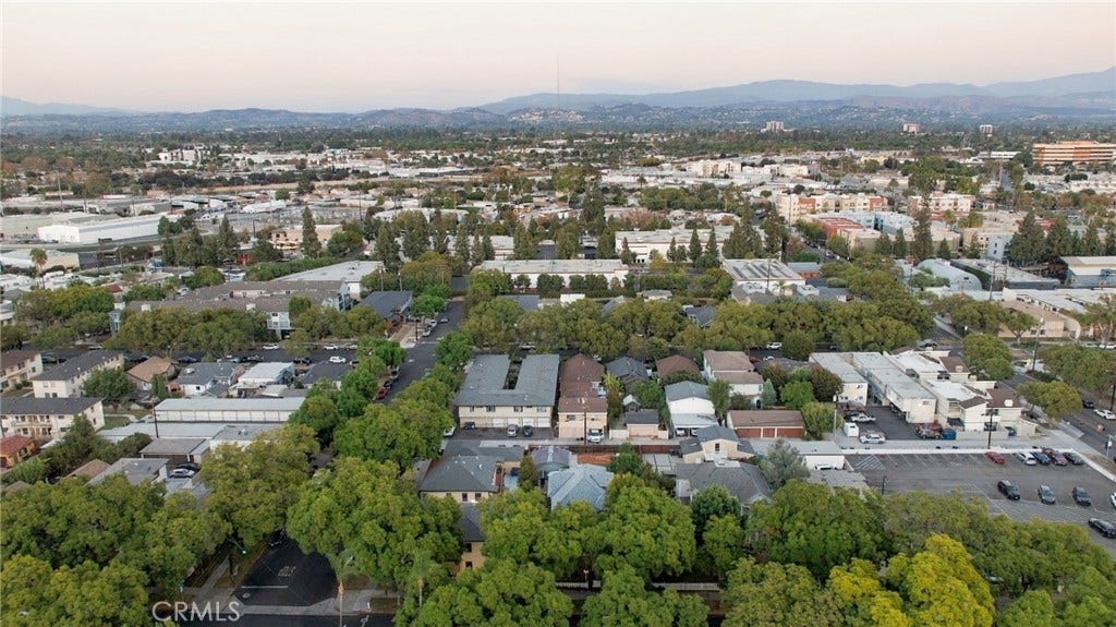 825 N Lacy, Santa Ana, CA 92701 825 N Lacy, Santa Ana, CA 92701