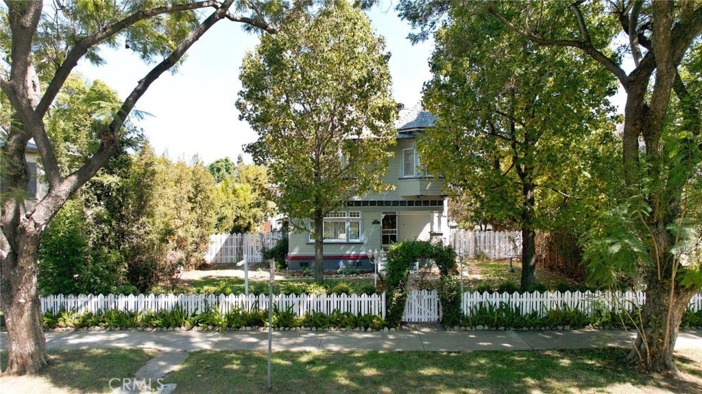 825 N Lacy, Santa Ana, CA 92701 825 N Lacy, Santa Ana, CA 92701