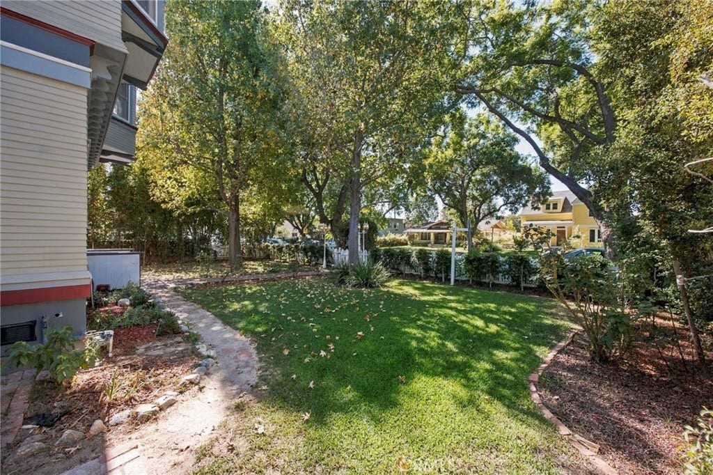 825 N Lacy, Santa Ana, CA 92701 825 N Lacy, Santa Ana, CA 92701