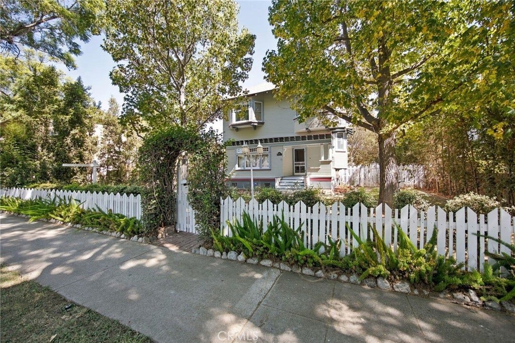 825 N Lacy, Santa Ana, CA 92701 825 N Lacy, Santa Ana, CA 92701