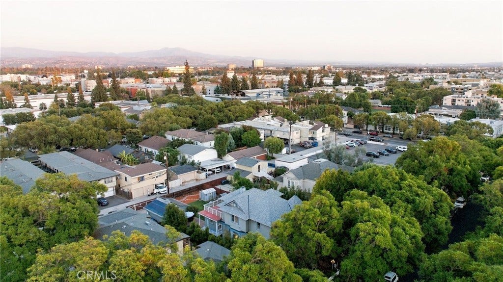 825 N Lacy, Santa Ana, CA 92701 825 N Lacy, Santa Ana, CA 92701