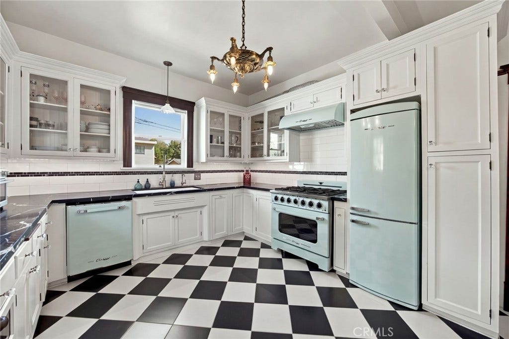 825 N Lacy, Santa Ana, CA 92701 825 N Lacy, Santa Ana, CA 92701
