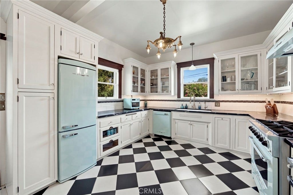 825 N Lacy, Santa Ana, CA 92701 825 N Lacy, Santa Ana, CA 92701
