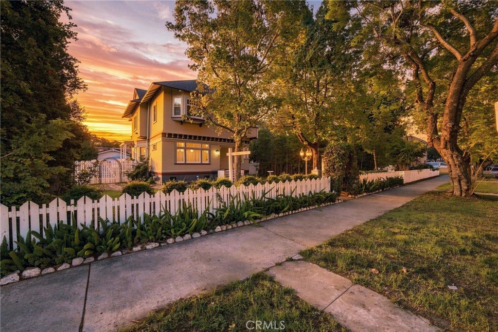 825 N Lacy, Santa Ana, CA 92701 825 N Lacy, Santa Ana, CA 92701