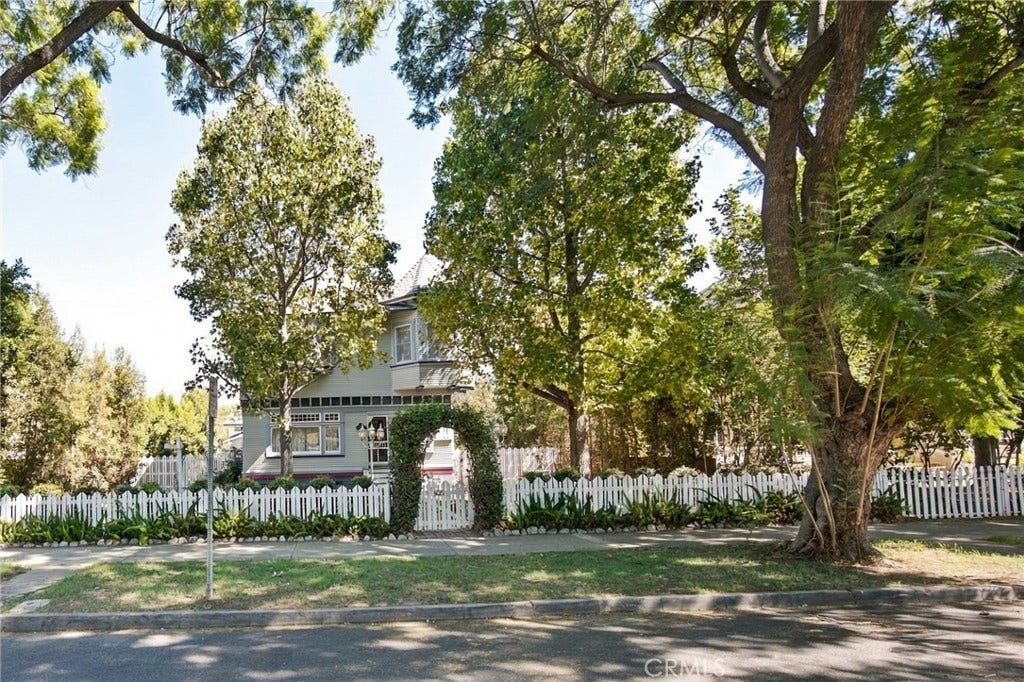 825 N Lacy, Santa Ana, CA 92701 825 N Lacy, Santa Ana, CA 92701