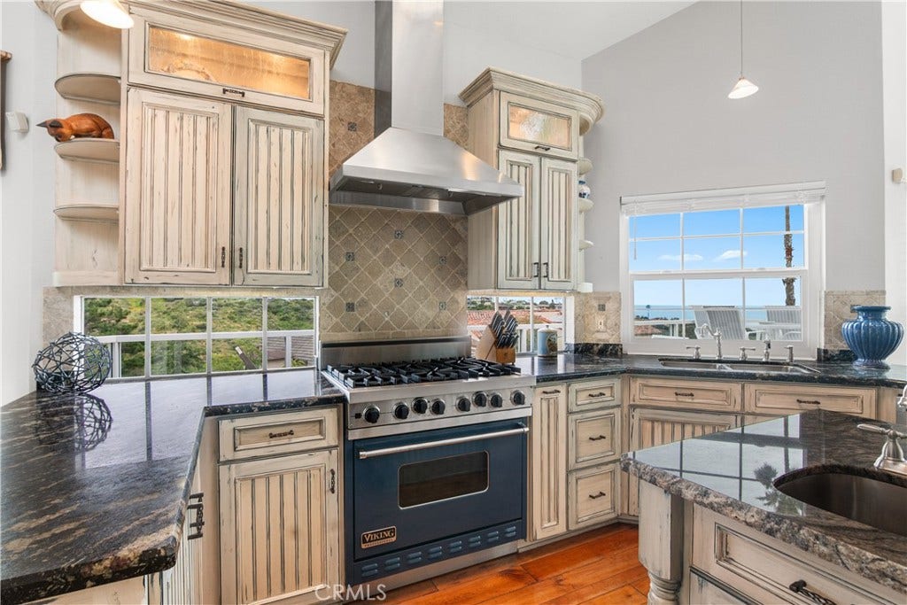 2210 Bridge, Laguna Beach, CA 92651 Viking appliances