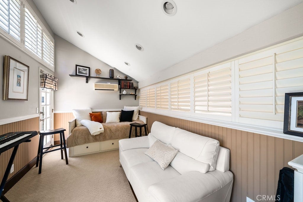 2210 Bridge, Laguna Beach, CA 92651 Loft closet