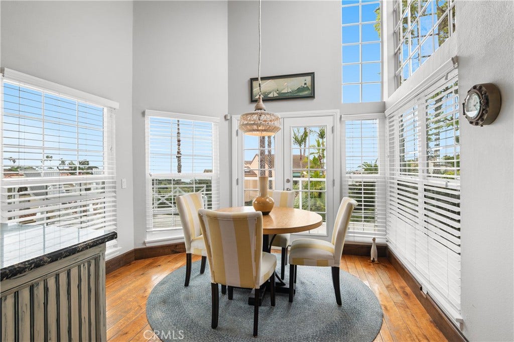 2210 Bridge, Laguna Beach, CA 92651 Breakfast nook in Kitchen