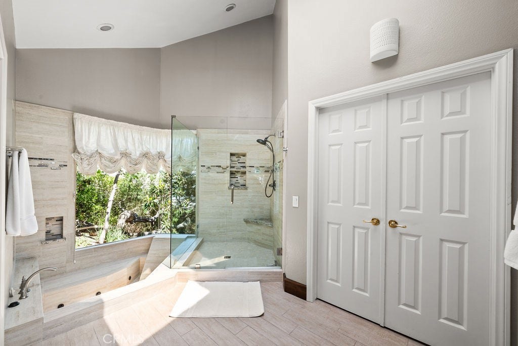 2210 Bridge, Laguna Beach, CA 92651 Primary Bath suite