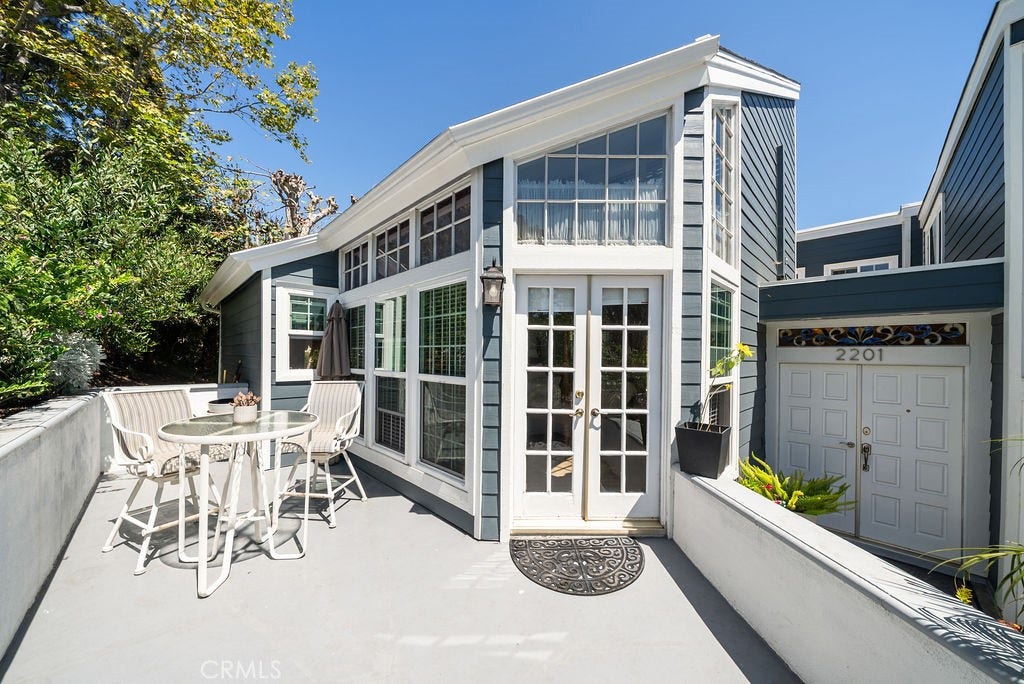 2210 Bridge, Laguna Beach, CA 92651 Primary bedroom suite deck and entrance.