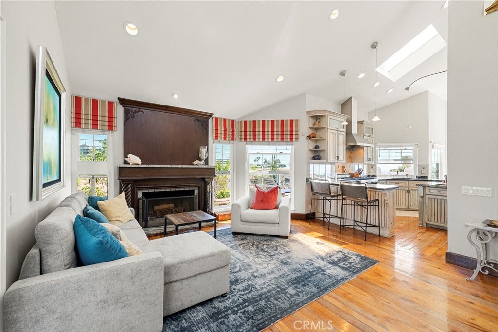 2210 Bridge, Laguna Beach, CA 92651 Familyroom with view to the kitchen